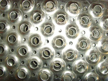 中国 堀カバーのための円形の穴304のステンレス鋼の打ち抜かれた金属板 サプライヤー