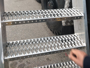 中国 高力軽量の反スリップの金属階段踏面の安全支柱のグリップ サプライヤー