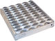 アルミニウムおよび鋼鉄反スキッド金属板階段踏面の安全支柱のグリップの板 サプライヤー